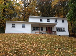 41 W Gate Rd, Suffern, NY 10901