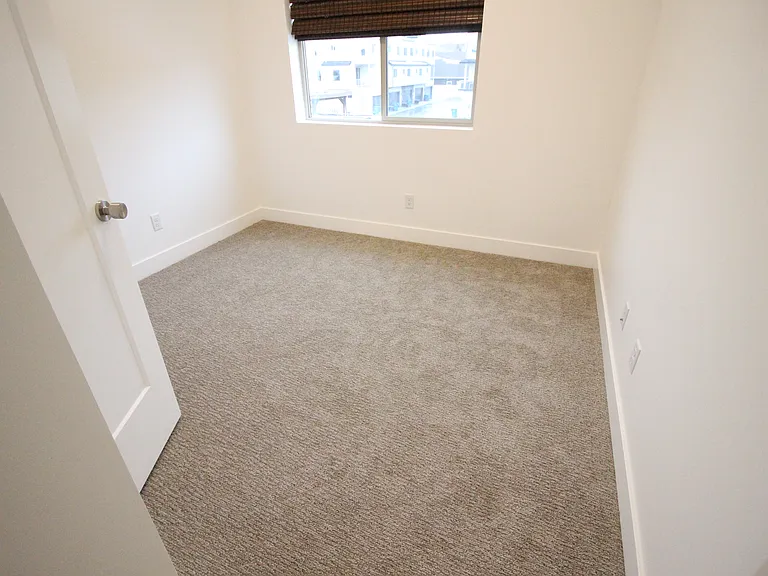 463 W 2200 N — Photo 29