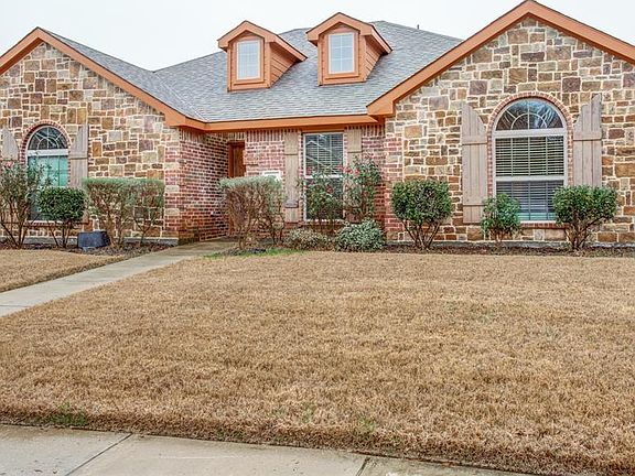 2nd image of 906 Mockingbird Ln
