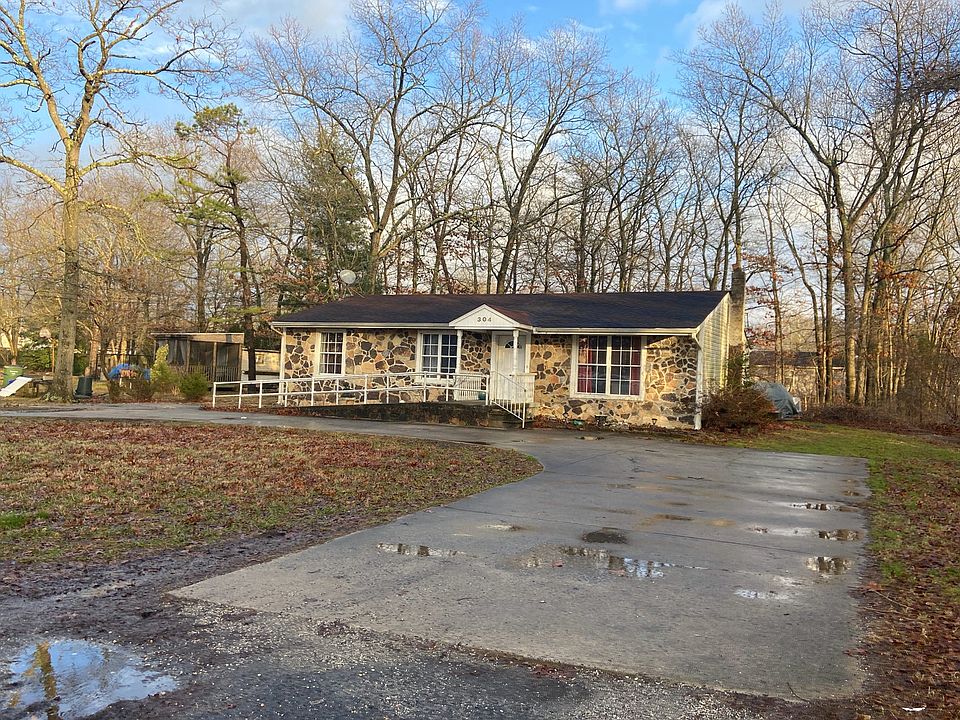 2nd image of 304 Paterson Ave
