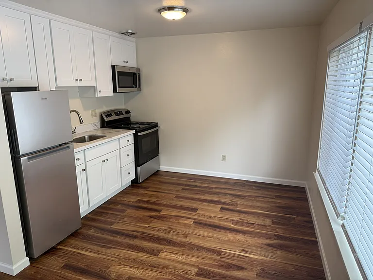 4760 22nd Ave NE #10 — Photo 4