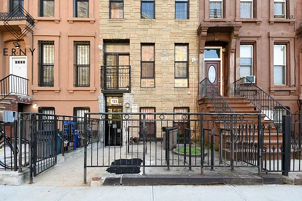 Rented by ERNY LLC | media 24