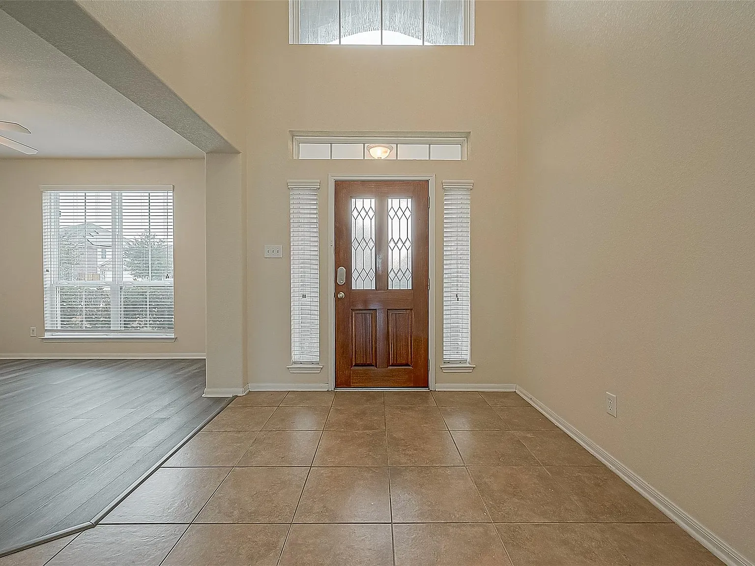 5 bed, 3.5 bath, 3988 sqft, $3,150 — Photo 3