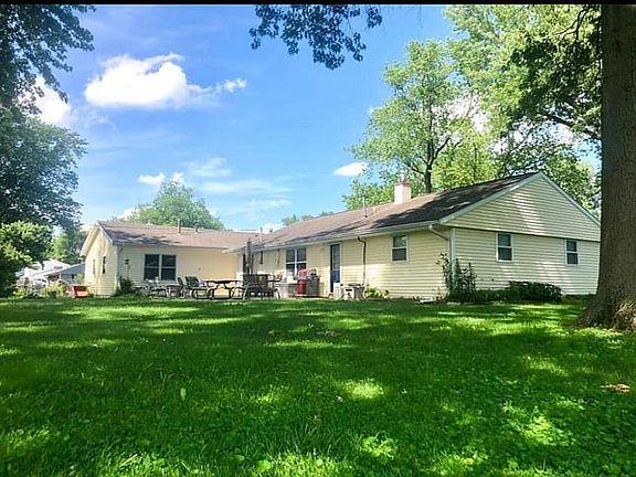Huge yard with tree swing