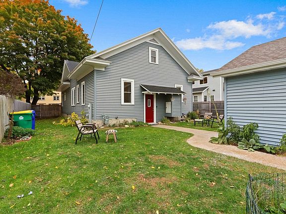3rd image of 332 N Ashland Ave