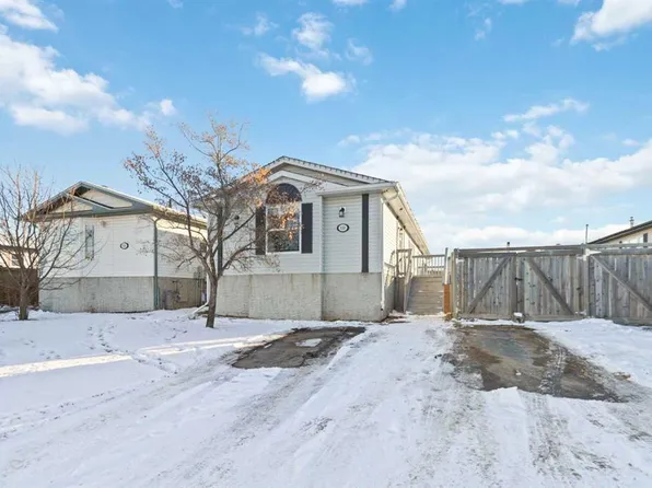 129 S Cedar St, Wood Buffalo, AB T9K 0J8