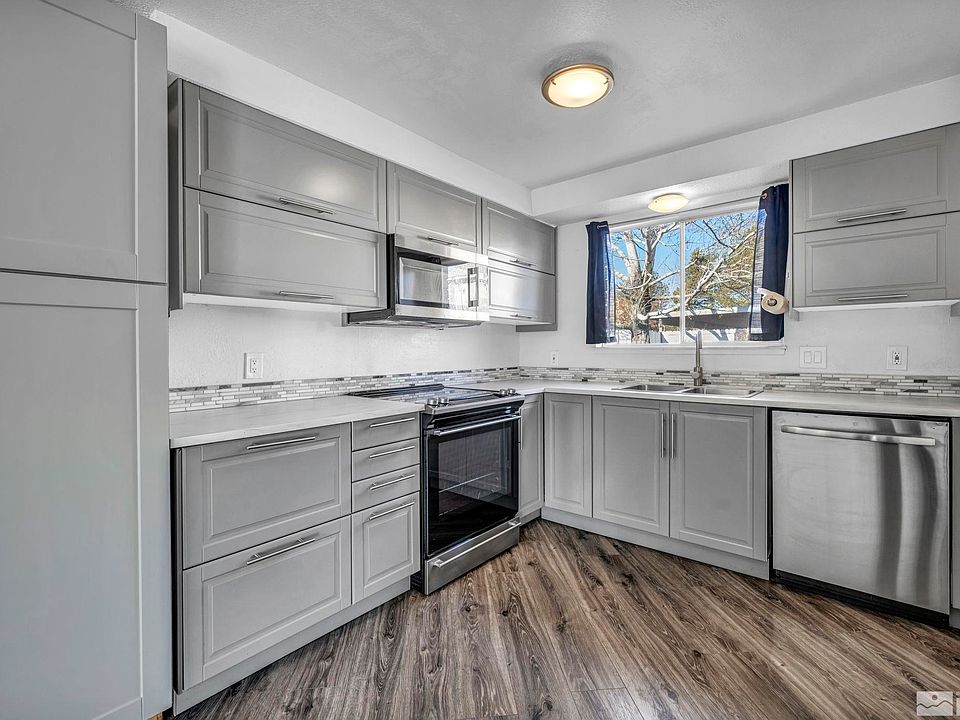 1st image of 3012 Green Dr