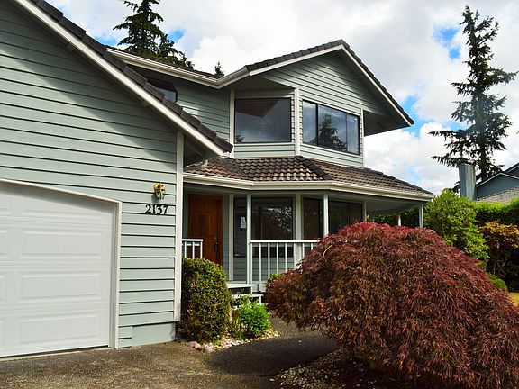 2nd image of 2137 5th St SE