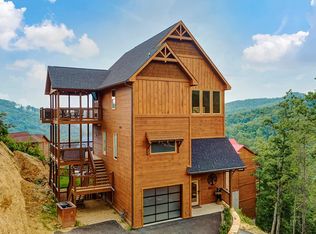 446 Parkside Retreat Way, Pigeon Forge, TN 37863