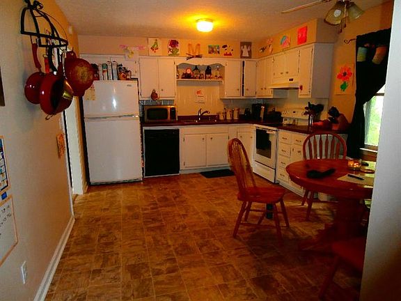 5th image of 104 Cherry Ln
