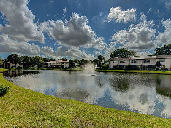 5th image of 7911 Eastlake Drive #6H