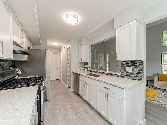 5th image of 97 Hazelnut Dr