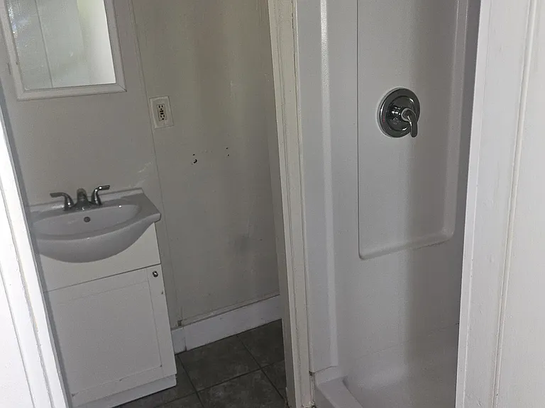48 Middle St — Photo 4