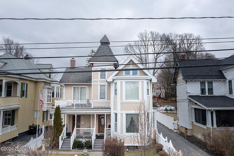2nd image of 263 Pawling Avenue