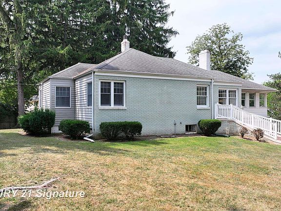 3rd image of 1702 Overhill Dr