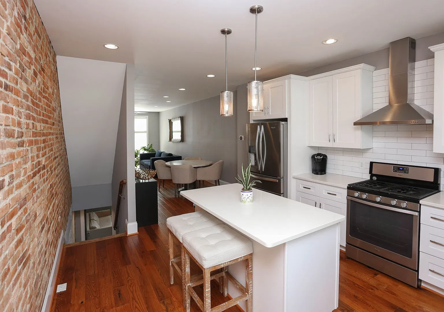 Coming Soon! Gorgeous 3br/3ba Renovated Home In Greek Town! — Photo 1
