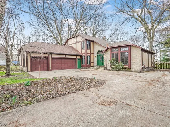 22575 Mastick Rd, Fairview Park, OH 44126