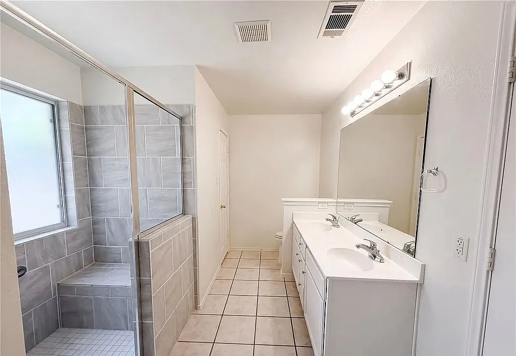 4 bed, 2163 sqft, $1,710 — Photo 3