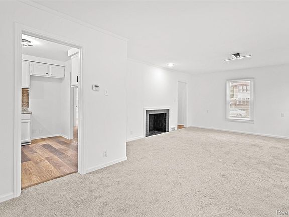 5th image of 15782 Lindsay St