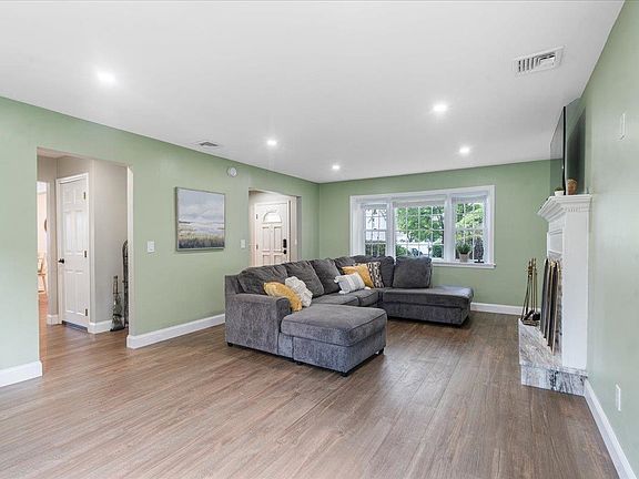 4th image of 475 Madison Ave