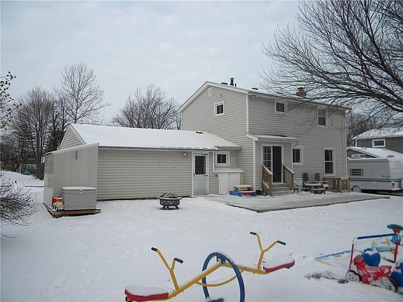 3rd image of 40 Short Hills Dr