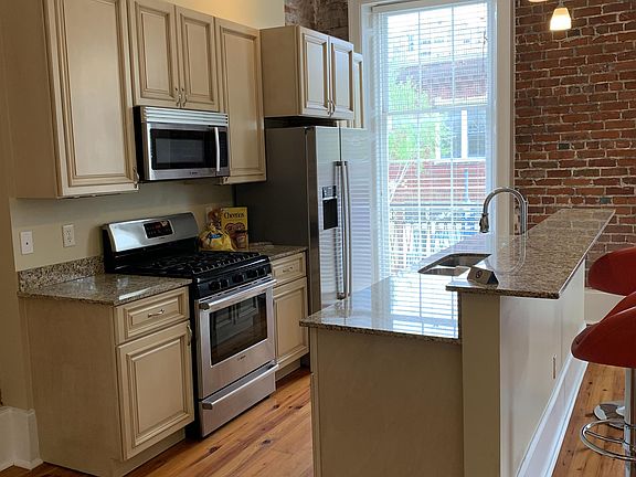 Kitchen with bar
