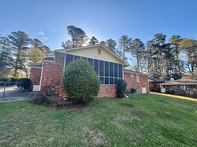 807 Barrett Ln — Photo 15