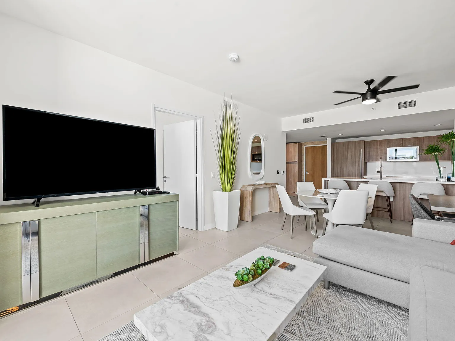 1 bed, 1.0 bath, 844 sqft, $3,500 — Photo 4
