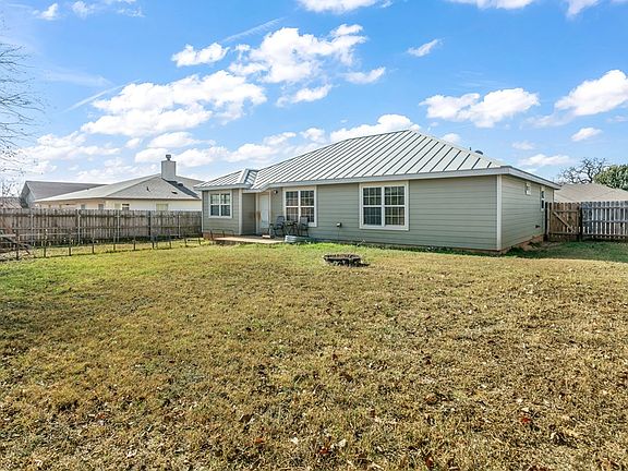 2nd image of 211 Green Oaks Loop