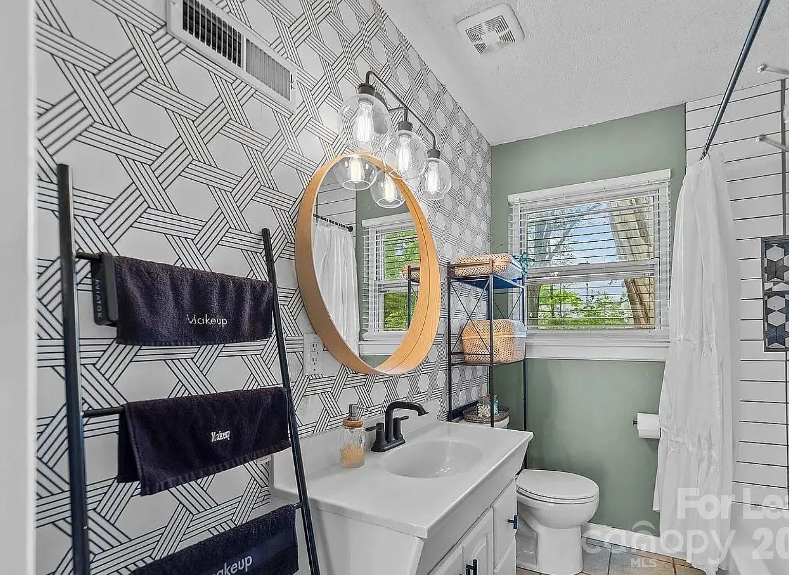 3 bed, 1.0 bath, 1149 sqft, $1,999 — Photo 3