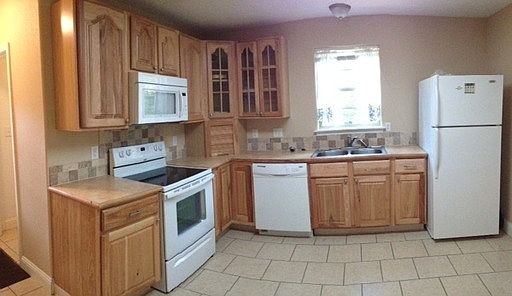 5th image of 1105 Dennis Ave