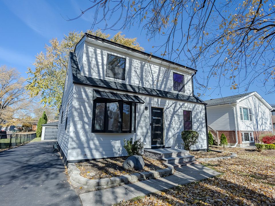1st image of 597 W Armitage Ave