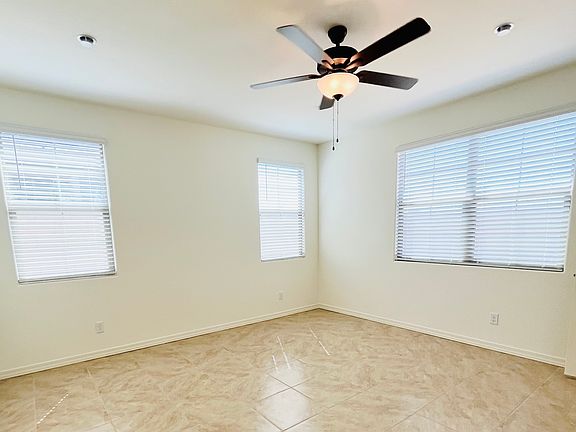 5th image of 959 W Macaw Dr