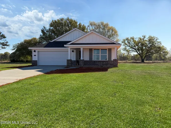 110 Dewberry Dr, Lucedale, MS 39452