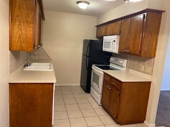 3rd image of 1420 NW Hunter Rd APT E8