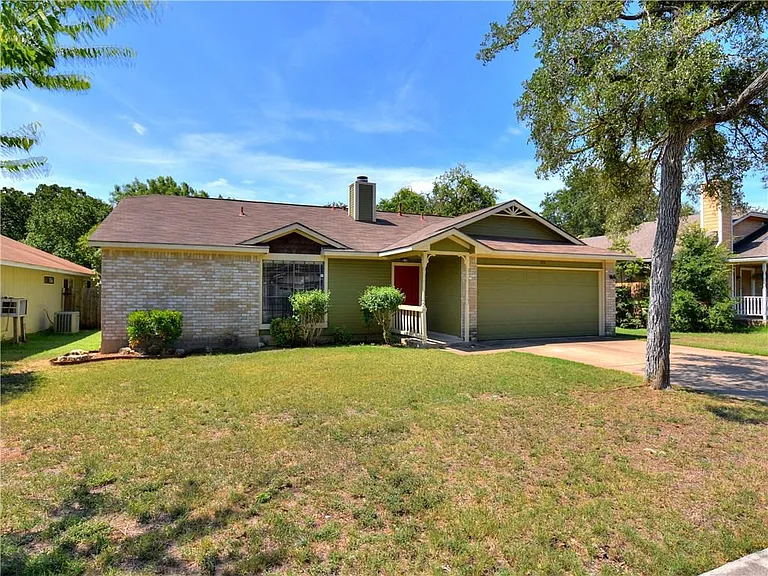 802 Primrose Ln — Photo 2
