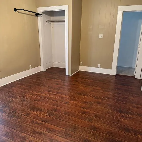 313 E Lloyd St — Photo 7