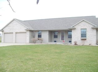 1735 Orange Blossom Dr, Green Bay, WI 54313
