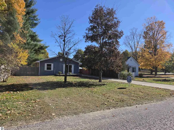 606 4th St, East Jordan, MI 49727