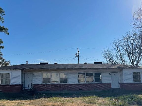 2nd image of 916 E Lion Dr
