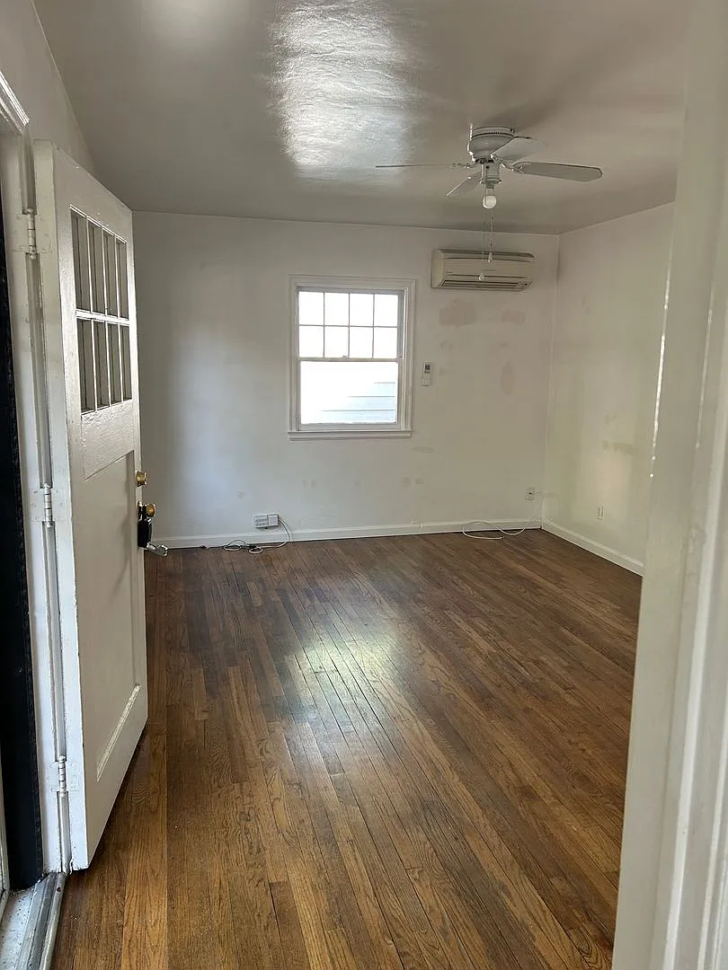 **Midtown - Ready For Move In** 2 Bedroom/1 Bath House — Photo 3