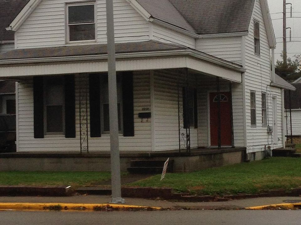 2230 West Delaware St: 3 bdrm 2 bath AVAILABLE end of AUGUST. $1,062 rent with $750 deposit. 10 Month lease.
