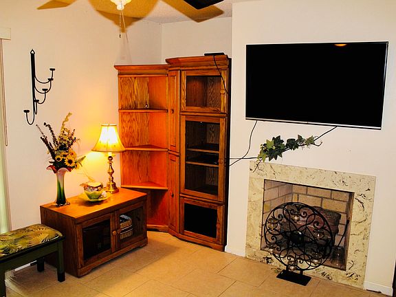 3rd image of 3840 N Saxon Dr #D