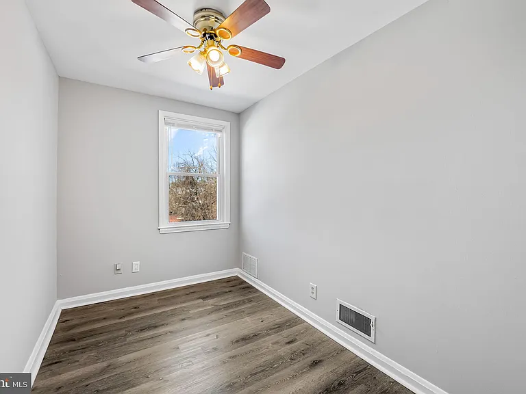 7520 Durwood Rd — Photo 16