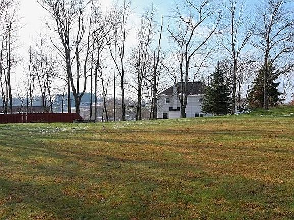4th image of 225 Dogwood Cir