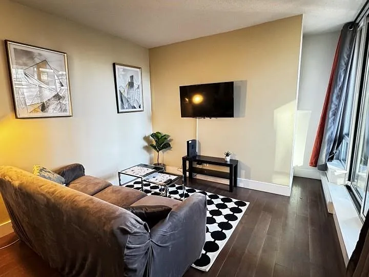 2 bed, 657 sqft, $3,490 — Photo 3
