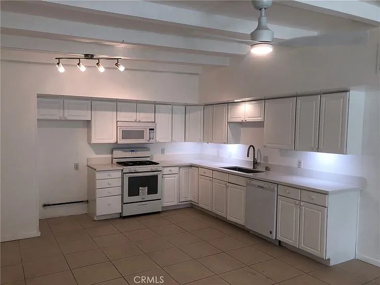 920 E Chuckwalla Rd — Photo 5