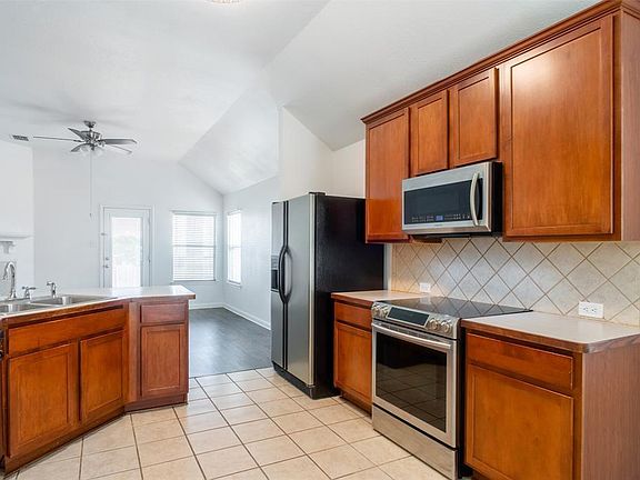 5th image of 2921 Milby Oaks Dr