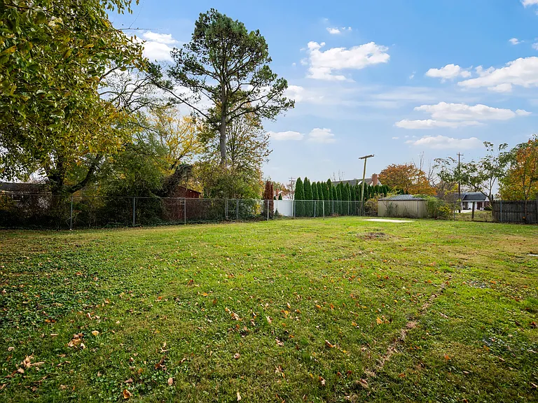 304 Hadaway Dr — Photo 5