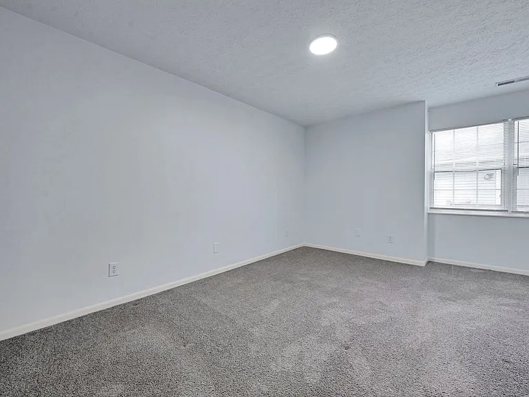 Stratford Commons — Photo 15